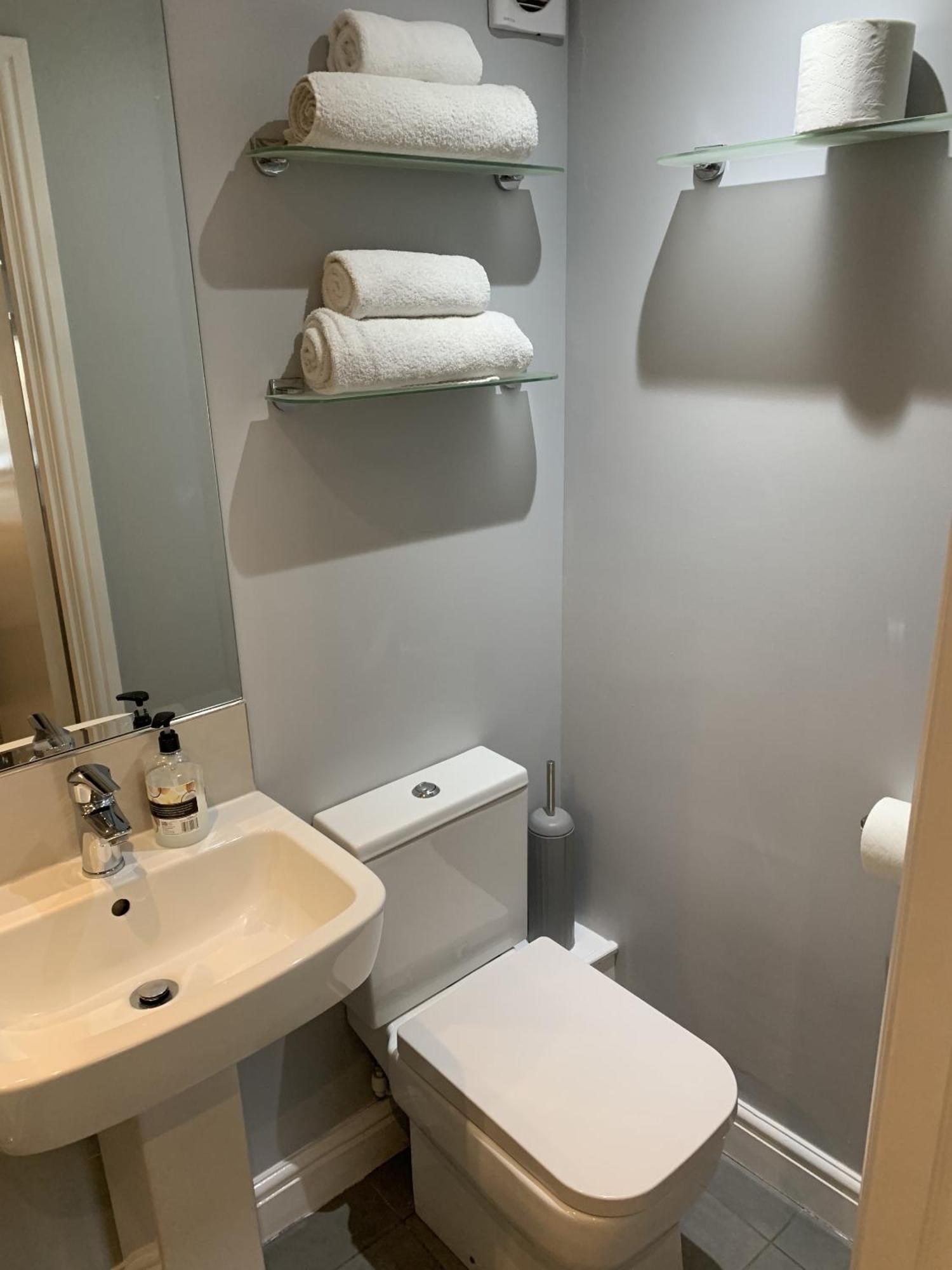 Black Bull With Rooms Upper Cumbernauld Habitación foto